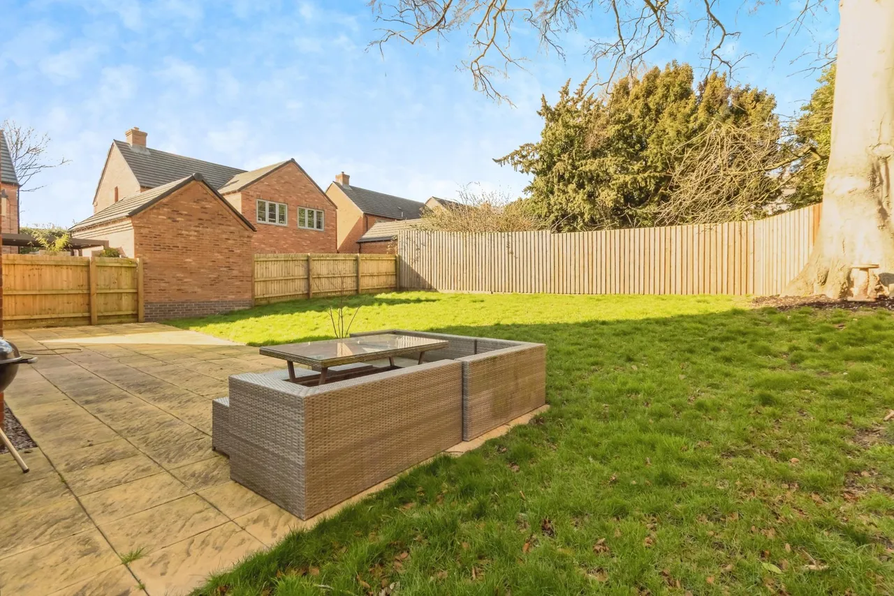 Blackburn Close, Nottingham, NG4, photo 3