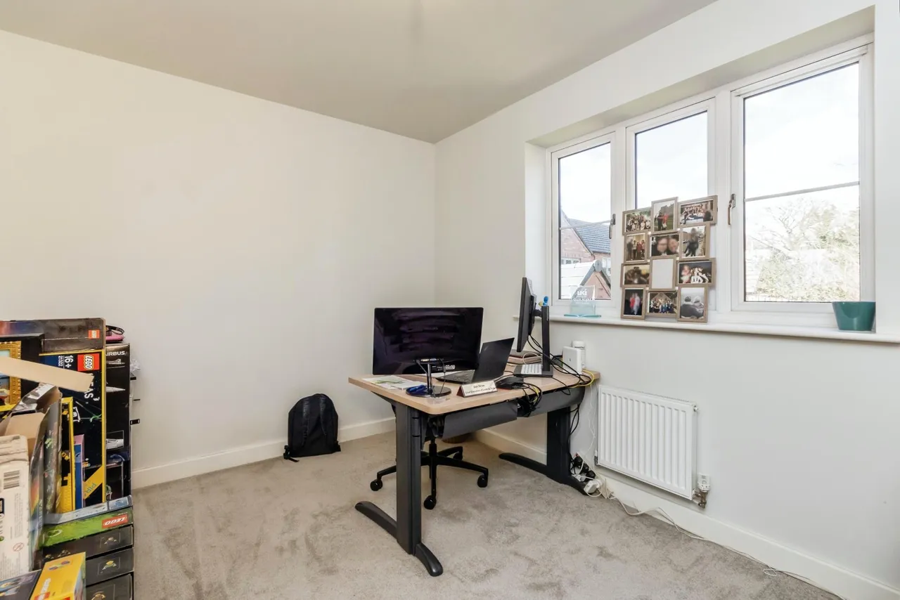 Blackburn Close, Nottingham, NG4, photo 17