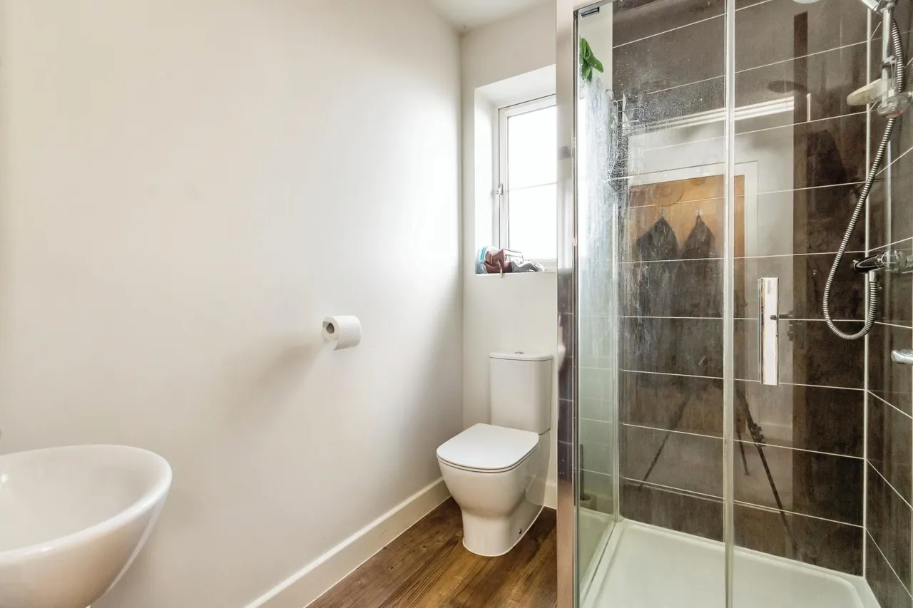Blackburn Close, Nottingham, NG4, photo 13
