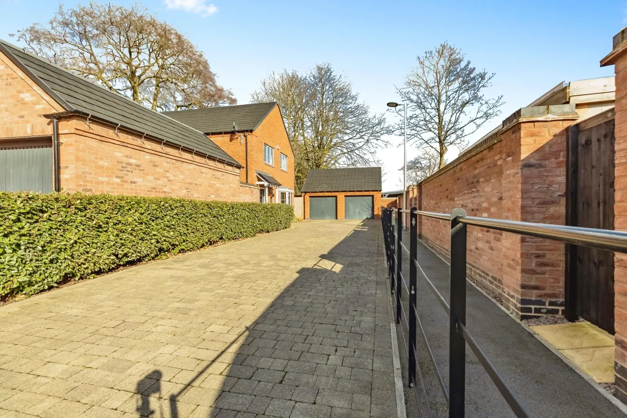 Blackburn Close, Nottingham, NG4, photo 23
