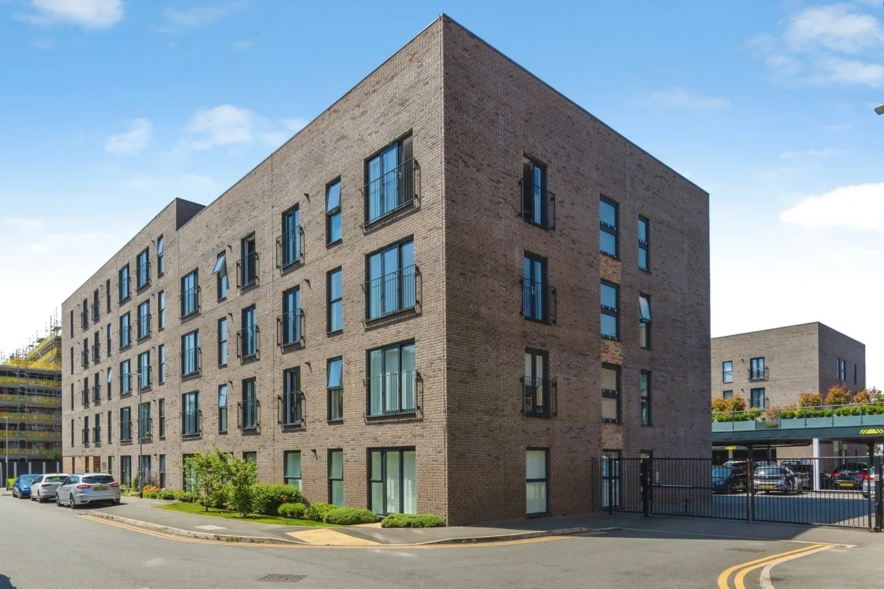 Emmeline Pankhurst Drive, Stretford, Manchester, M32, photo 2