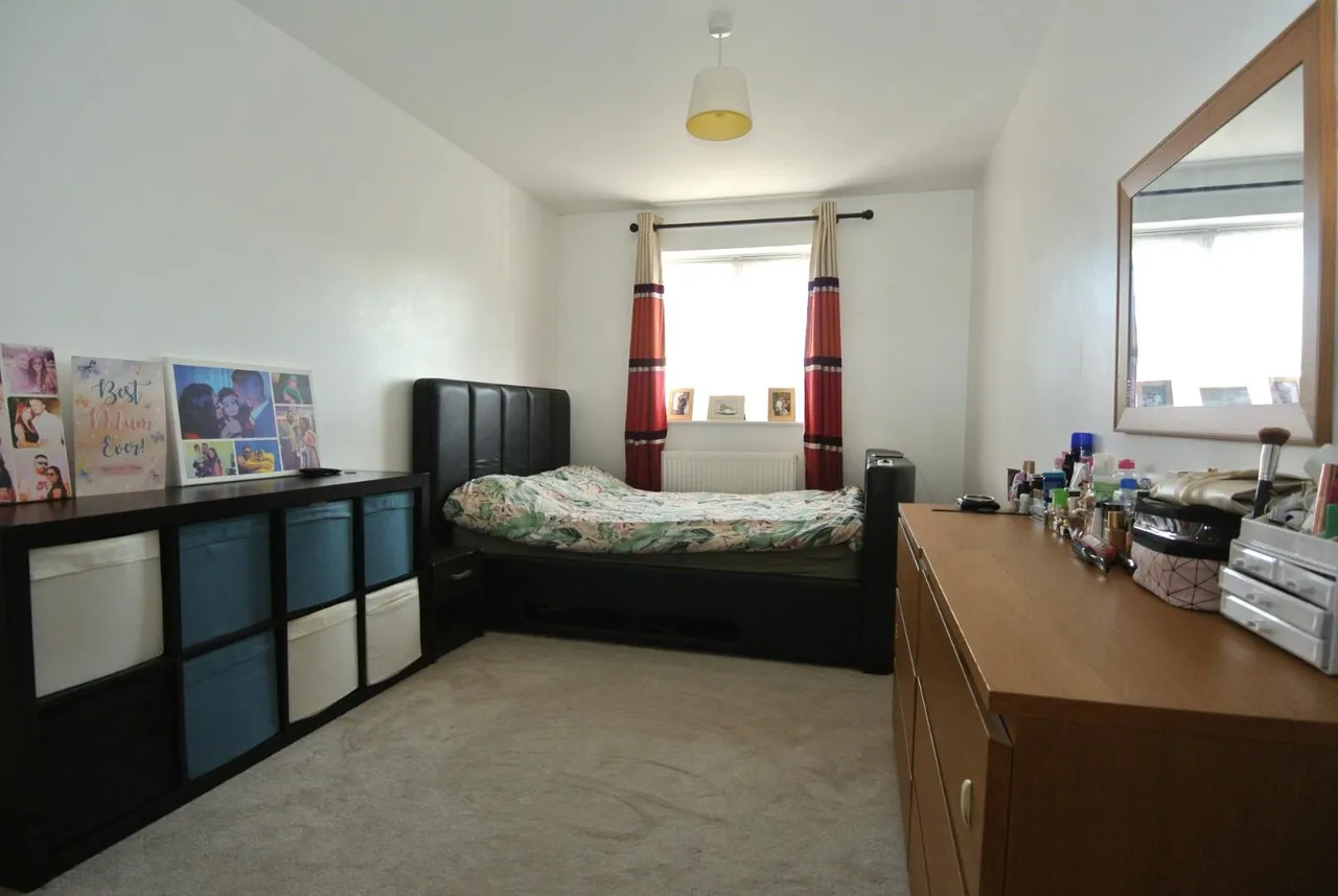Beech House, Stone Well Road, Staines-Upon-Thames, Surrey, TW19 7FF, photo 4