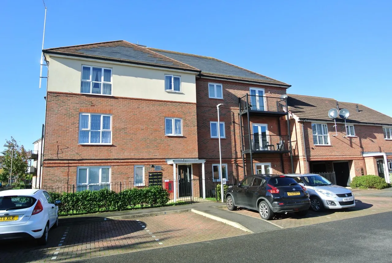 Beech House, Stone Well Road, Staines-Upon-Thames, Surrey, TW19 7FF, photo 12
