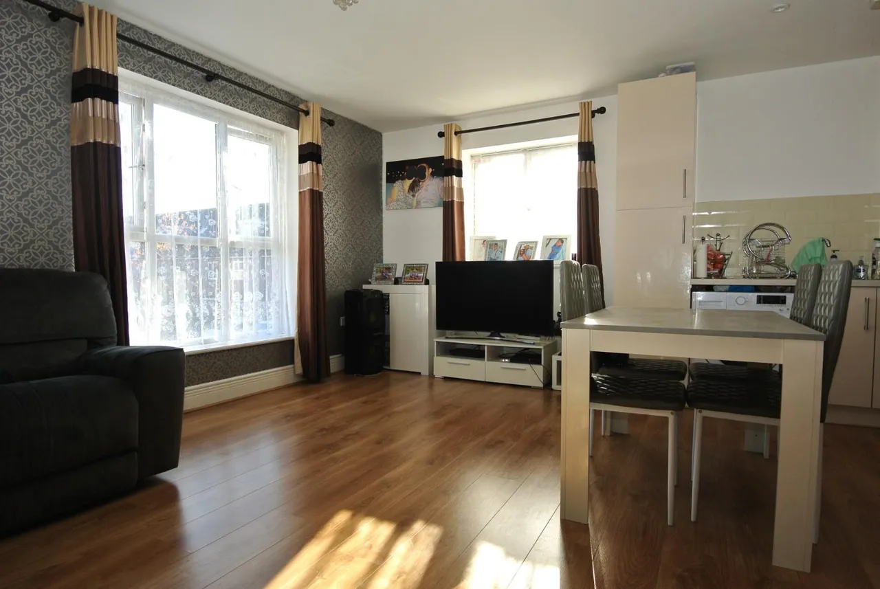 Beech House, Stone Well Road, Staines-Upon-Thames, Surrey, TW19 7FF, photo 7