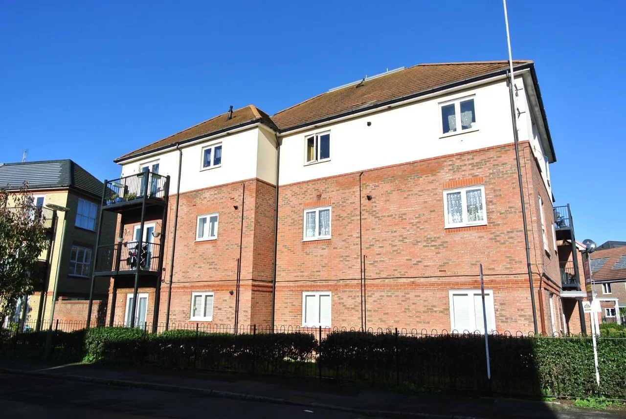 Beech House, Stone Well Road, Staines-Upon-Thames, Surrey, TW19 7FF, photo 11