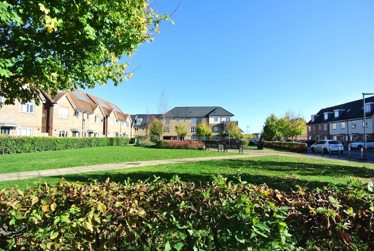 Beech House, Stone Well Road, Staines-Upon-Thames, Surrey, TW19 7FF, photo 6