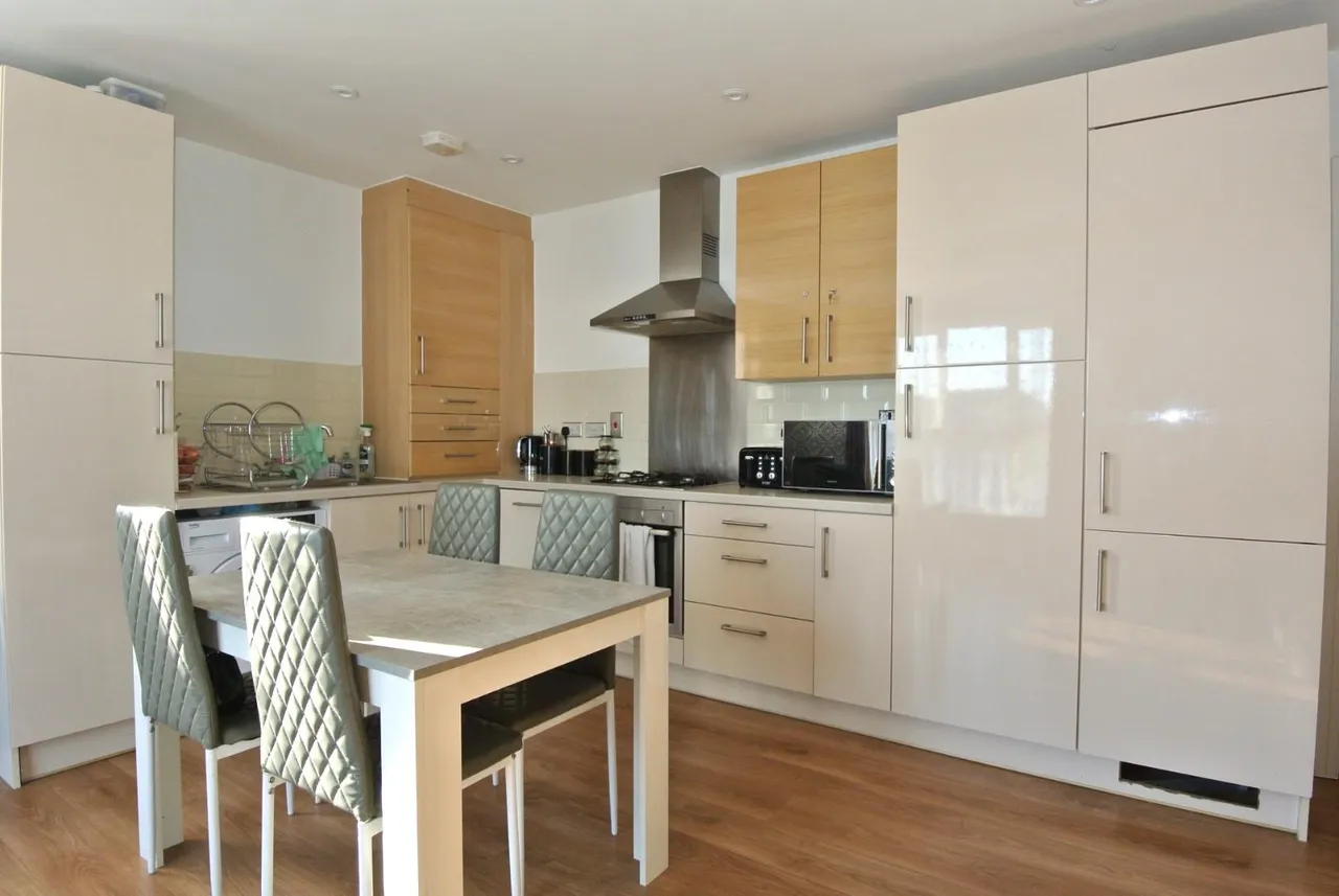 Beech House, Stone Well Road, Staines-Upon-Thames, Surrey, TW19 7FF, photo 2