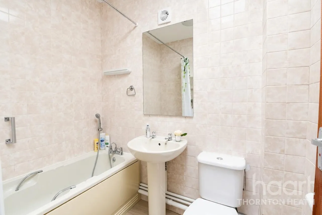 Bletchingley Close, Thornton Heath, CR7, photo 6
