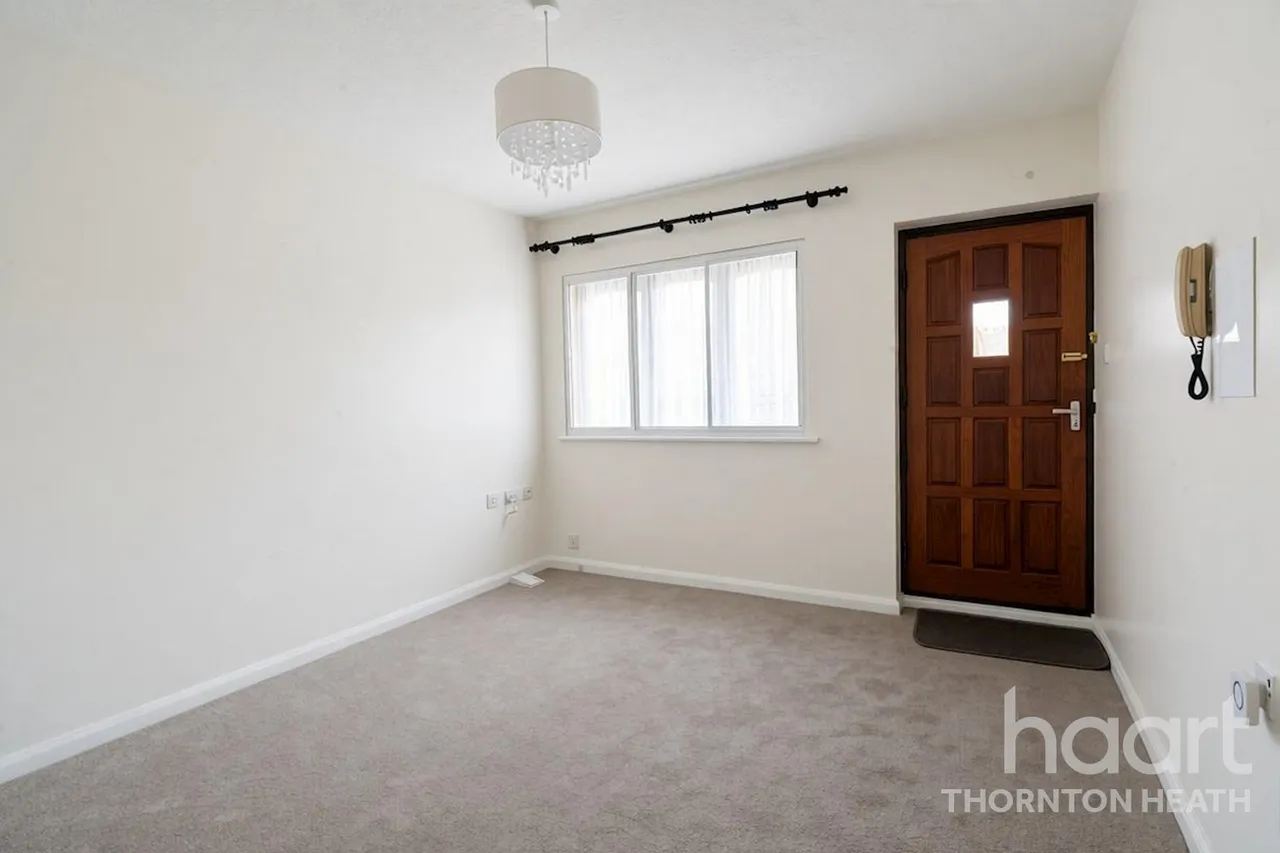 Bletchingley Close, Thornton Heath, CR7, photo 3