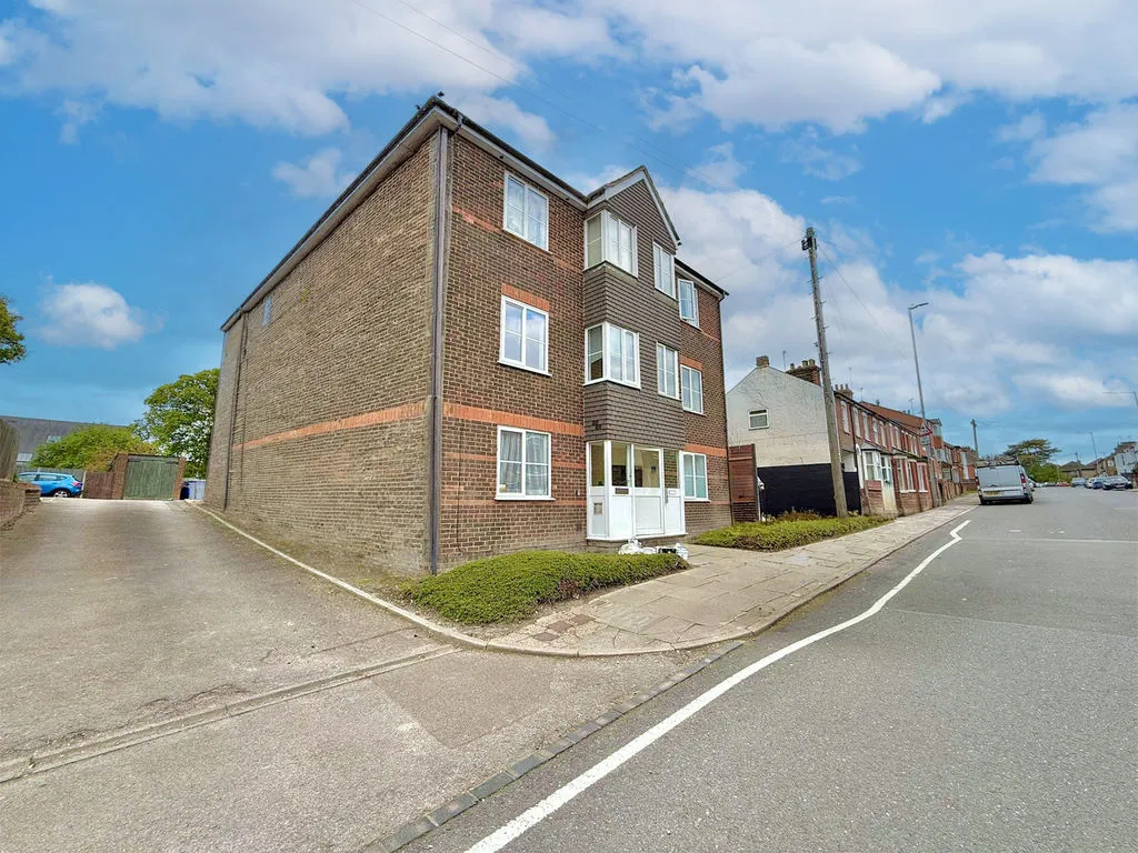 Chiltern Road, Dunstable LU6 1HS, photo 11