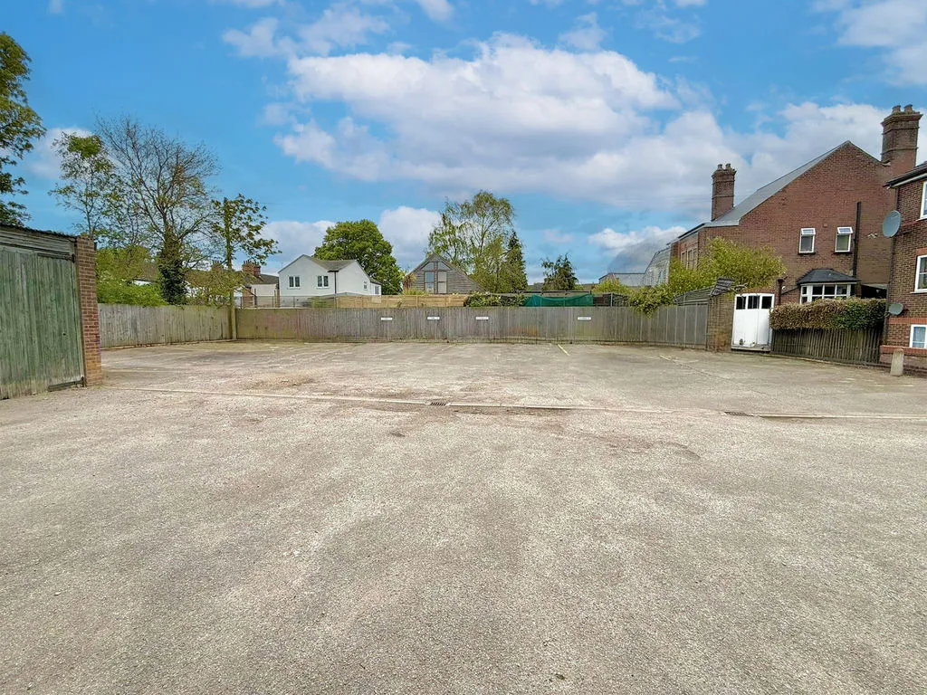 Chiltern Road, Dunstable LU6 1HS, photo 9