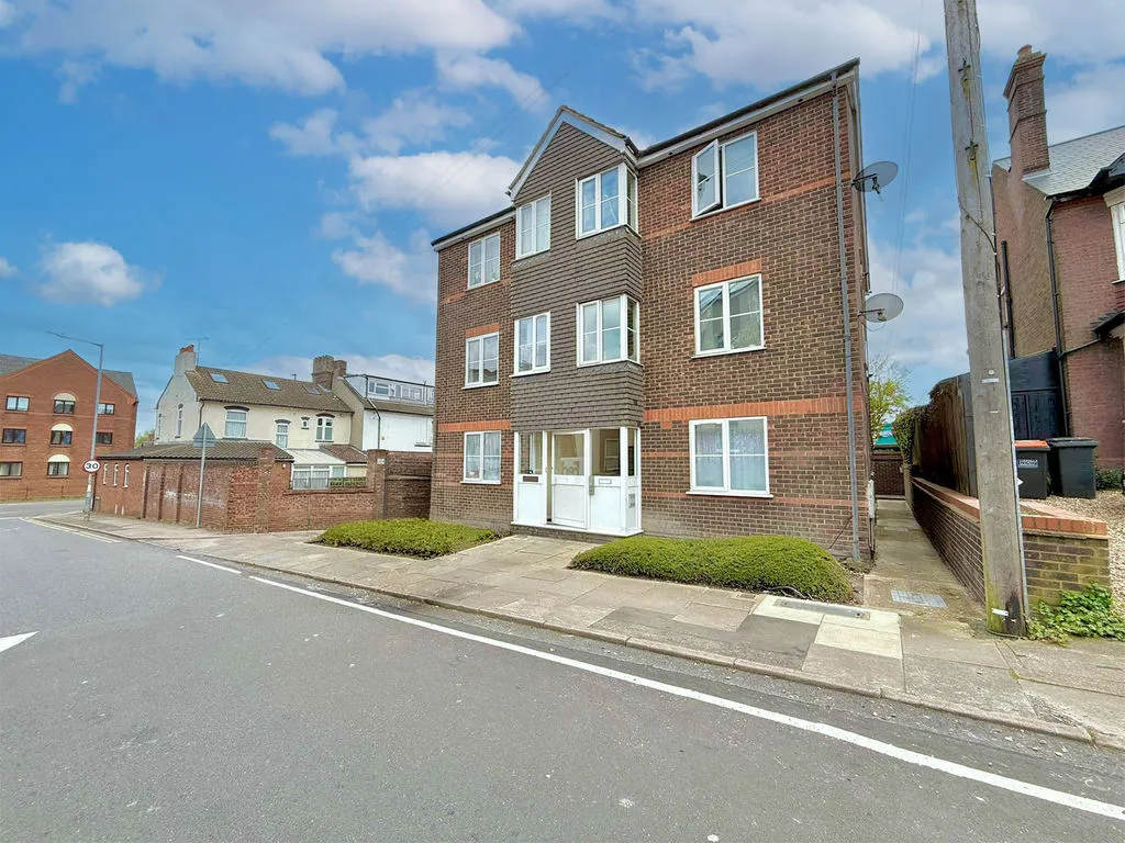 2 bed flat for sale — Chiltern Road, Dunstable LU6 1HS