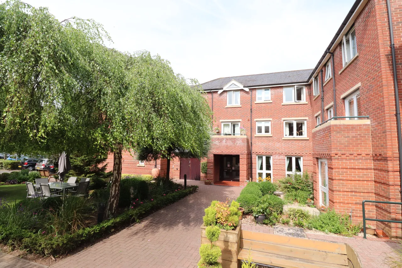 2 bed flat for sale — Georgian Court, Spalding, PE11