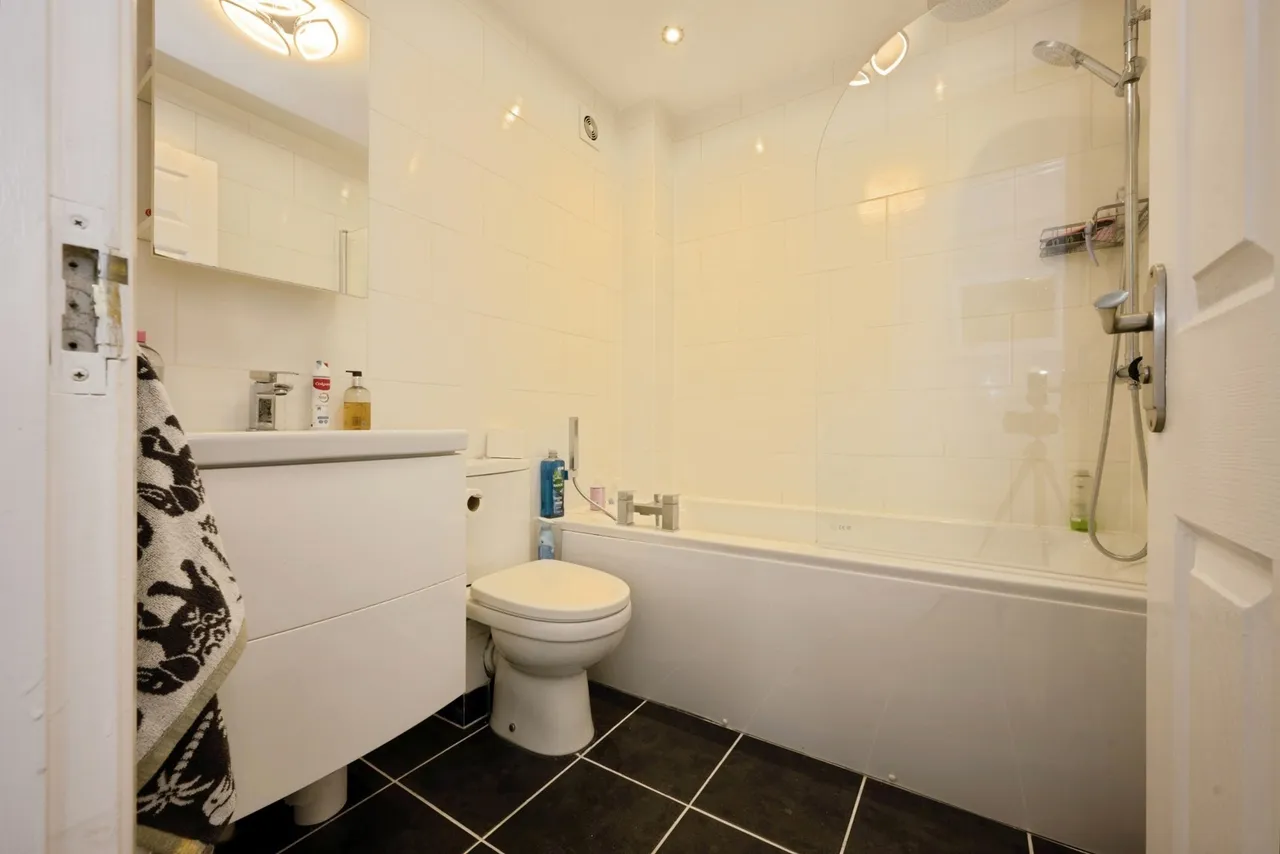 Loak Close, Clapham, Bedford, Bedfordshire, MK41, photo 12