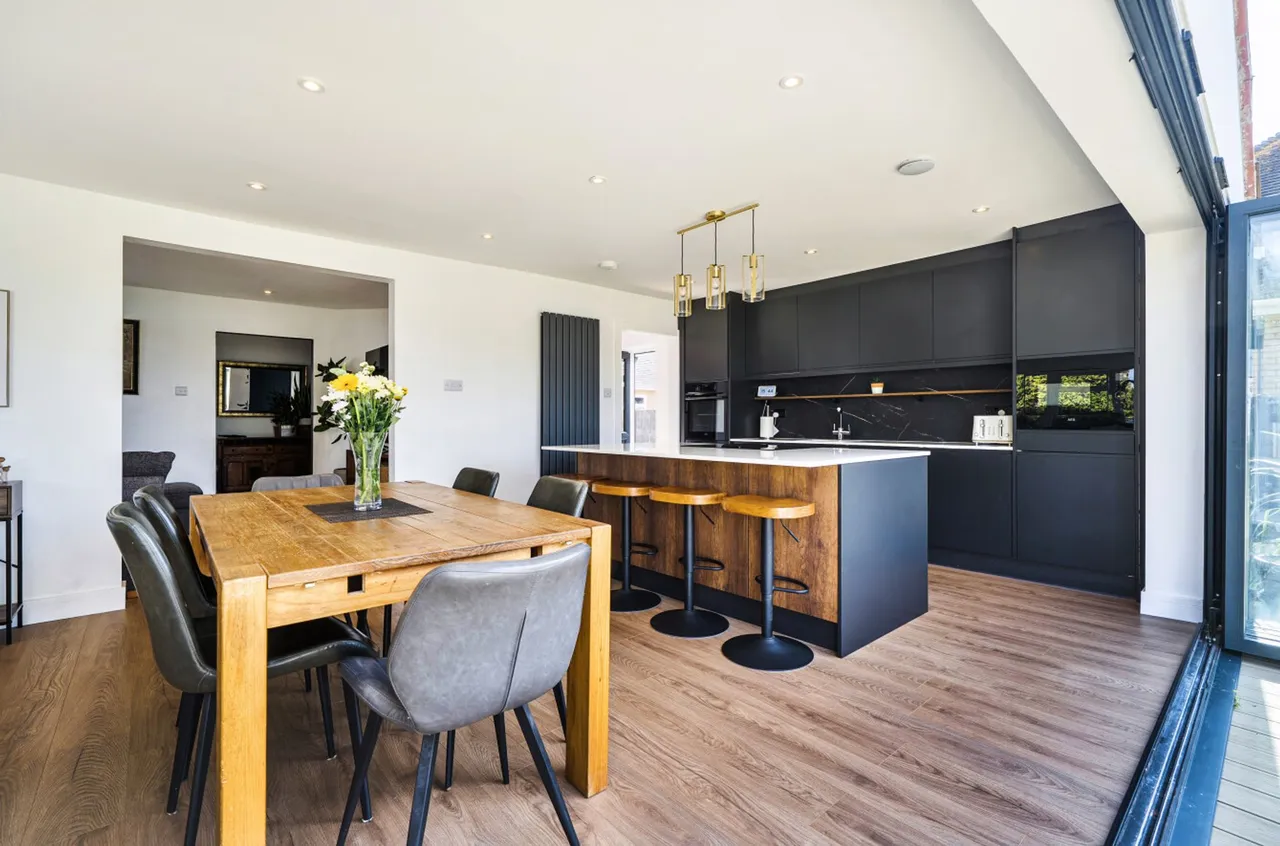 Eastoke Avenue, Hayling Island, PO11, photo 14