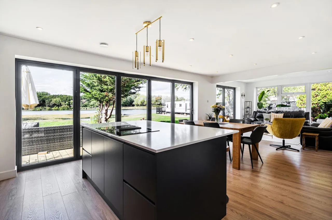 Eastoke Avenue, Hayling Island, PO11, photo 12