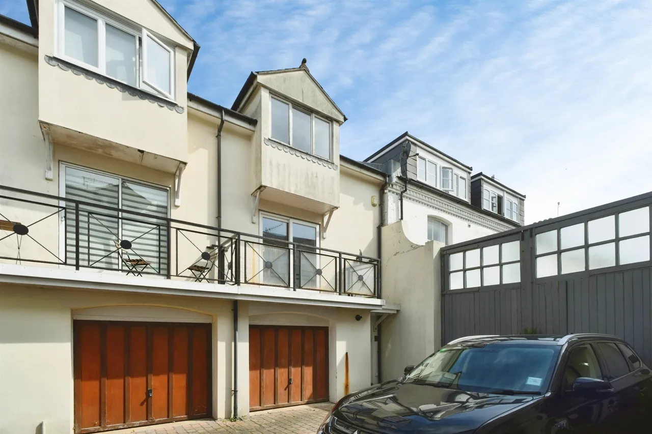 3 bed house for sale — Oxford Mews, Hove