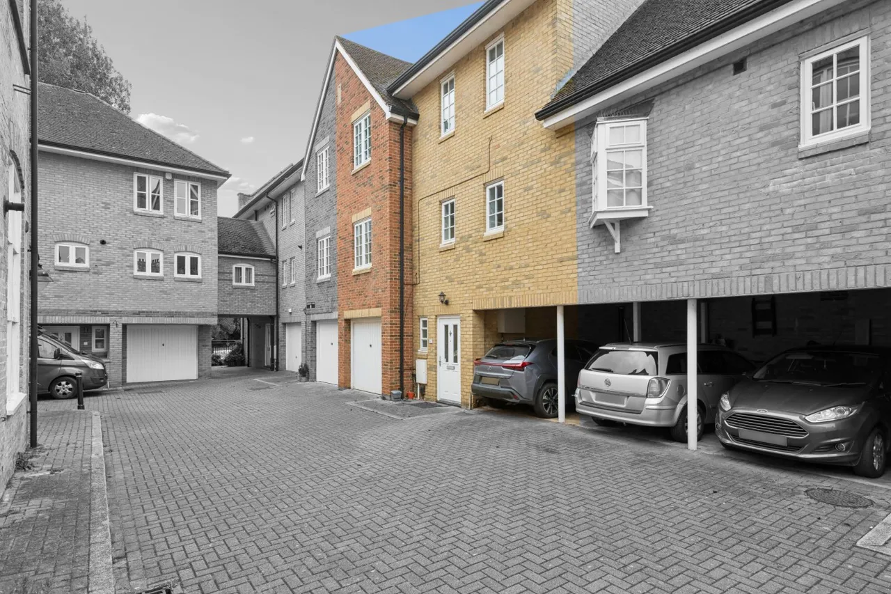 2 bed house for sale, Chandlers Wharf, St Neots, PE19