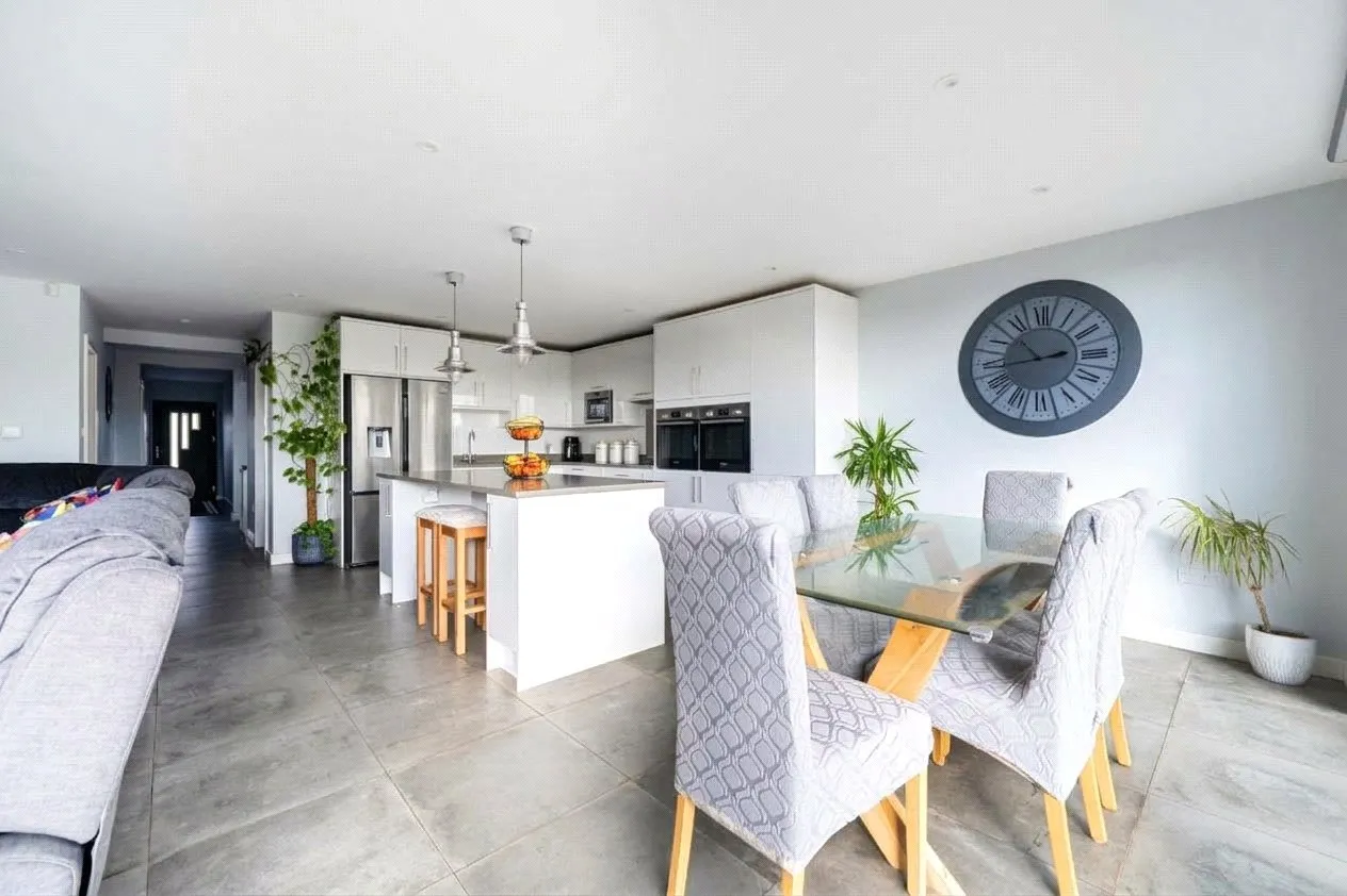 Extended Four Bedroom Detached Chalet-Style Bungalow, Superb Refurbishment, UB8, photo 14