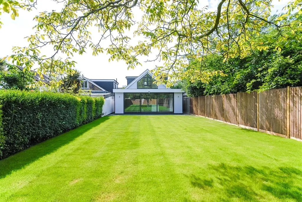 Extended Four Bedroom Detached Chalet-Style Bungalow, Superb Refurbishment, UB8, photo 6