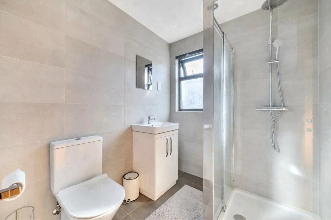 Extended Four Bedroom Detached Chalet-Style Bungalow, Superb Refurbishment, UB8, photo 13