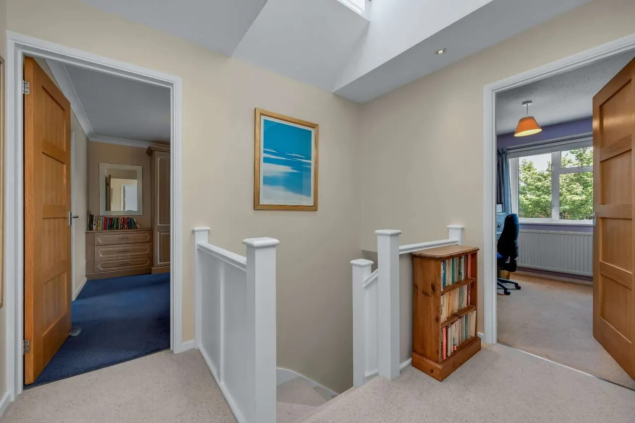 Harefield, Esher, Surrey, KT10 9TQ, photo 10