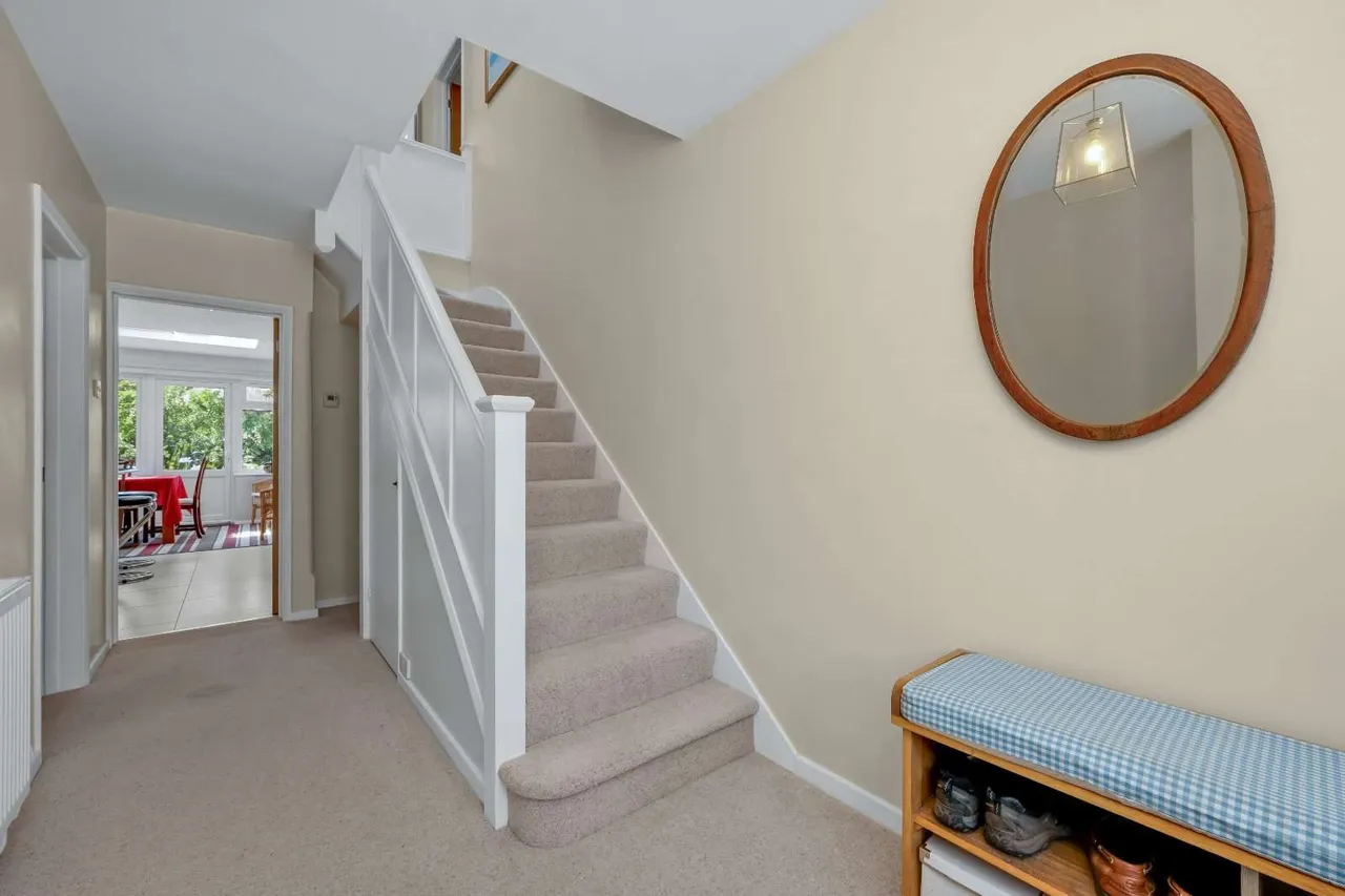 Harefield, Esher, Surrey, KT10 9TQ, photo 2