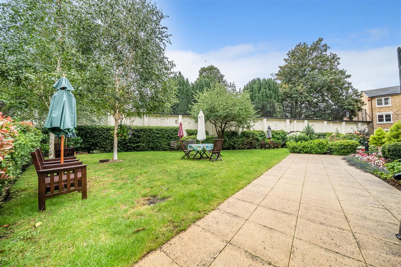 Churchfield Road, Walton-On-Thames, KT12, photo 10