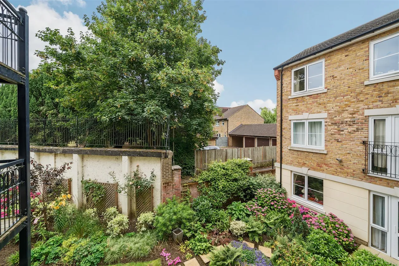 Churchfield Road, Walton-On-Thames, KT12, photo 6