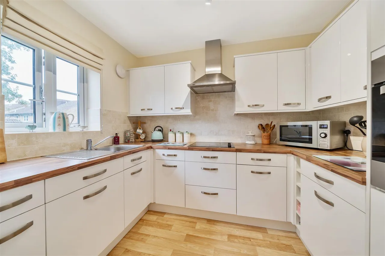 Churchfield Road, Walton-On-Thames, KT12, photo 2