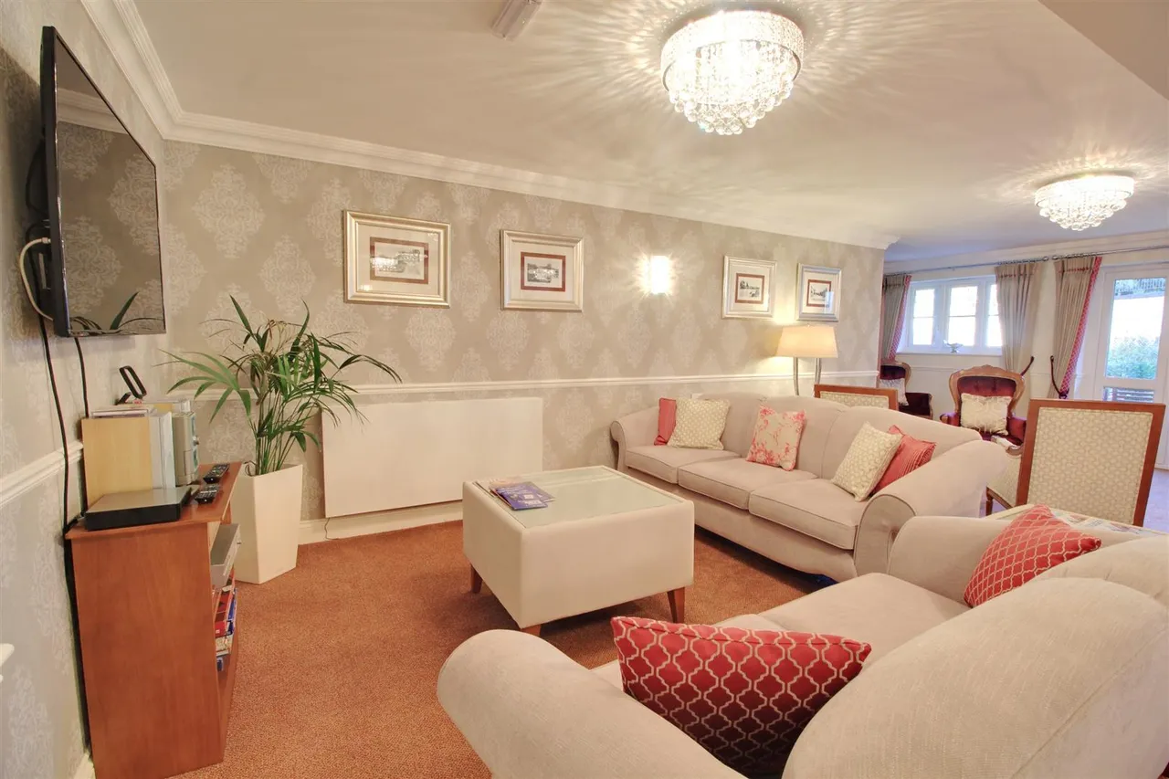Churchfield Road, Walton-On-Thames, KT12, photo 13