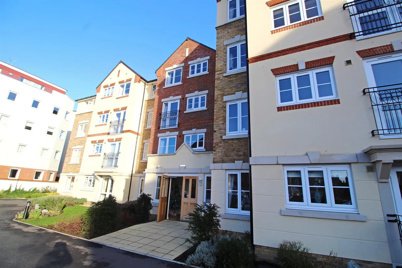Churchfield Road, Walton-On-Thames, KT12, photo 17