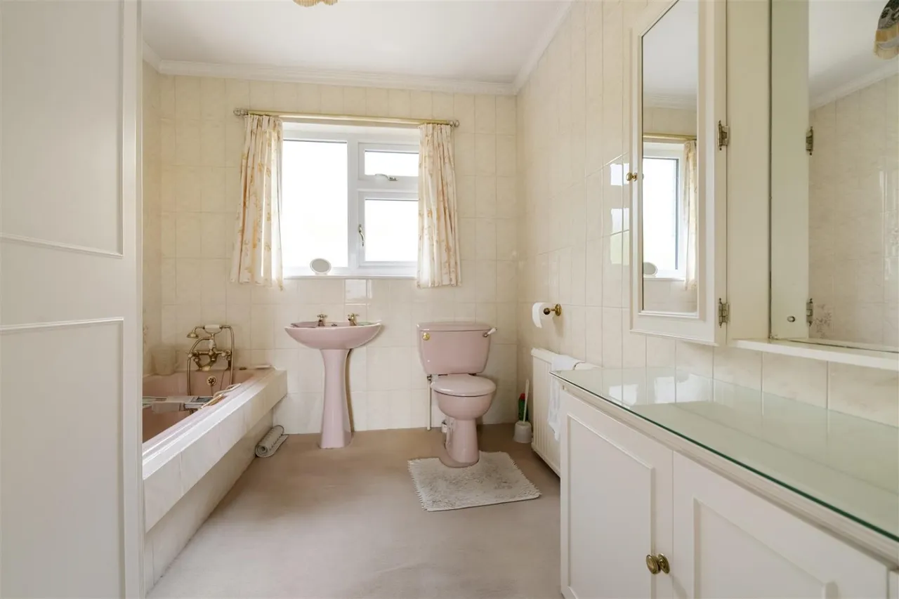 Woodlands, Chapel Hill, BD23, photo 18