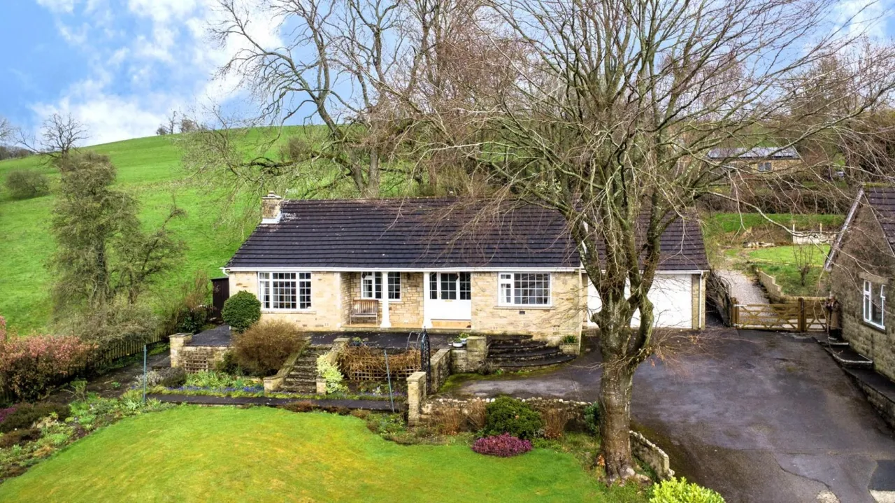 Woodlands, Chapel Hill, BD23, photo 4