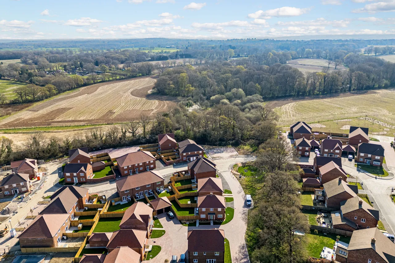 Sweeters Field Road, Cranleigh, GU6, photo 2