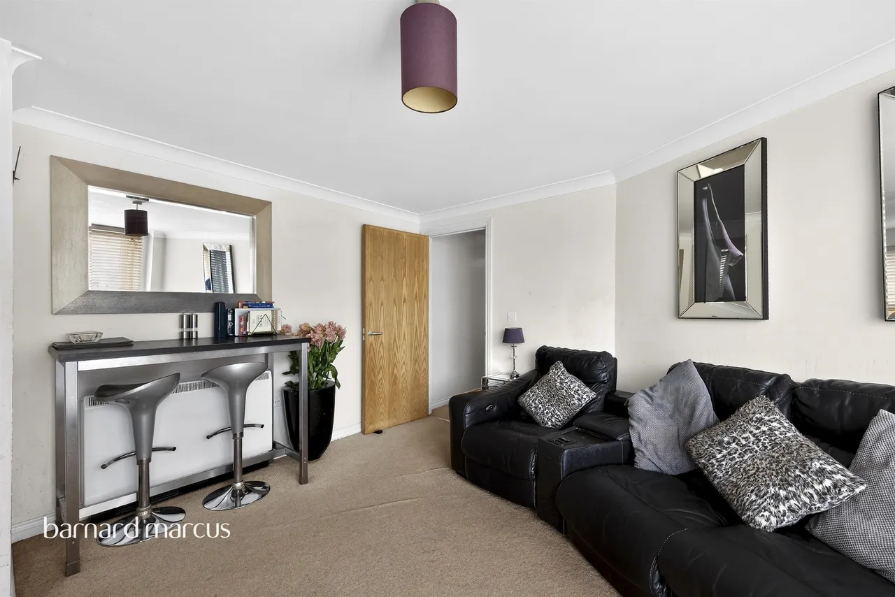 Tilley Road, Feltham, TW13, photo 2