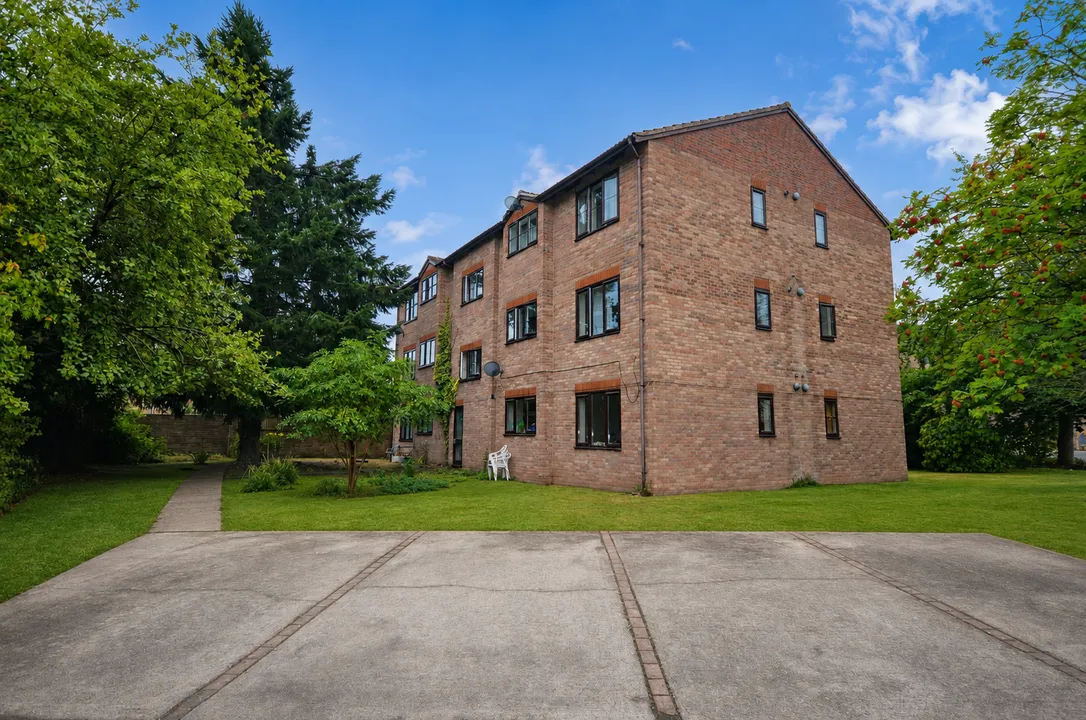 1 bed flat for sale — Chantry Court, Belmont, Hereford
