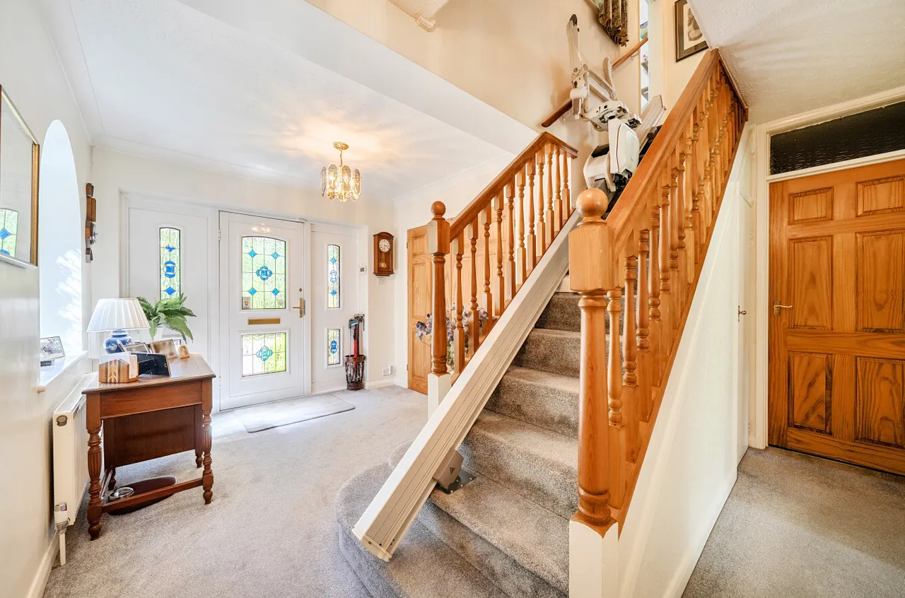 Curley Hill Road, Lightwater, Surrey, GU18 5YQ, photo 9