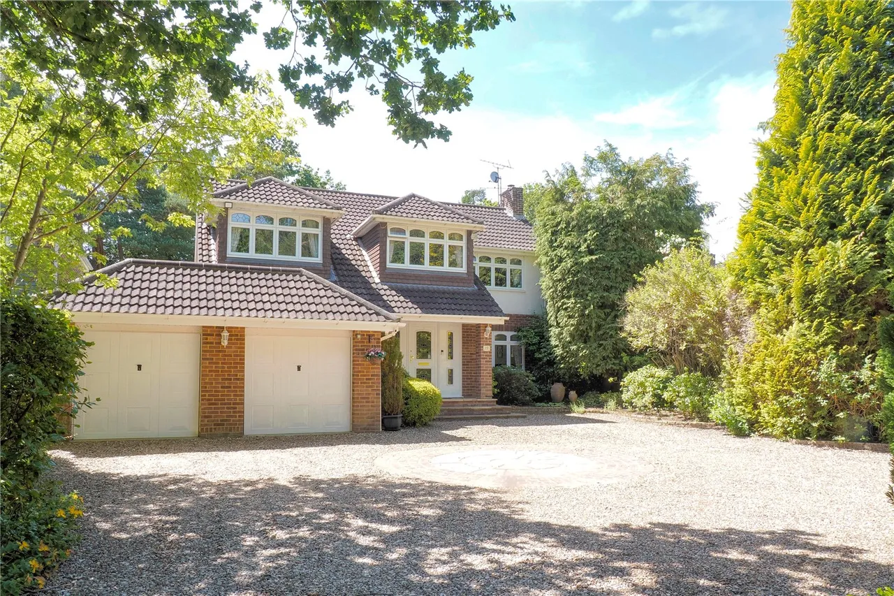 5 bed house for sale — Curley Hill Road, Lightwater, Surrey, GU18 5YQ