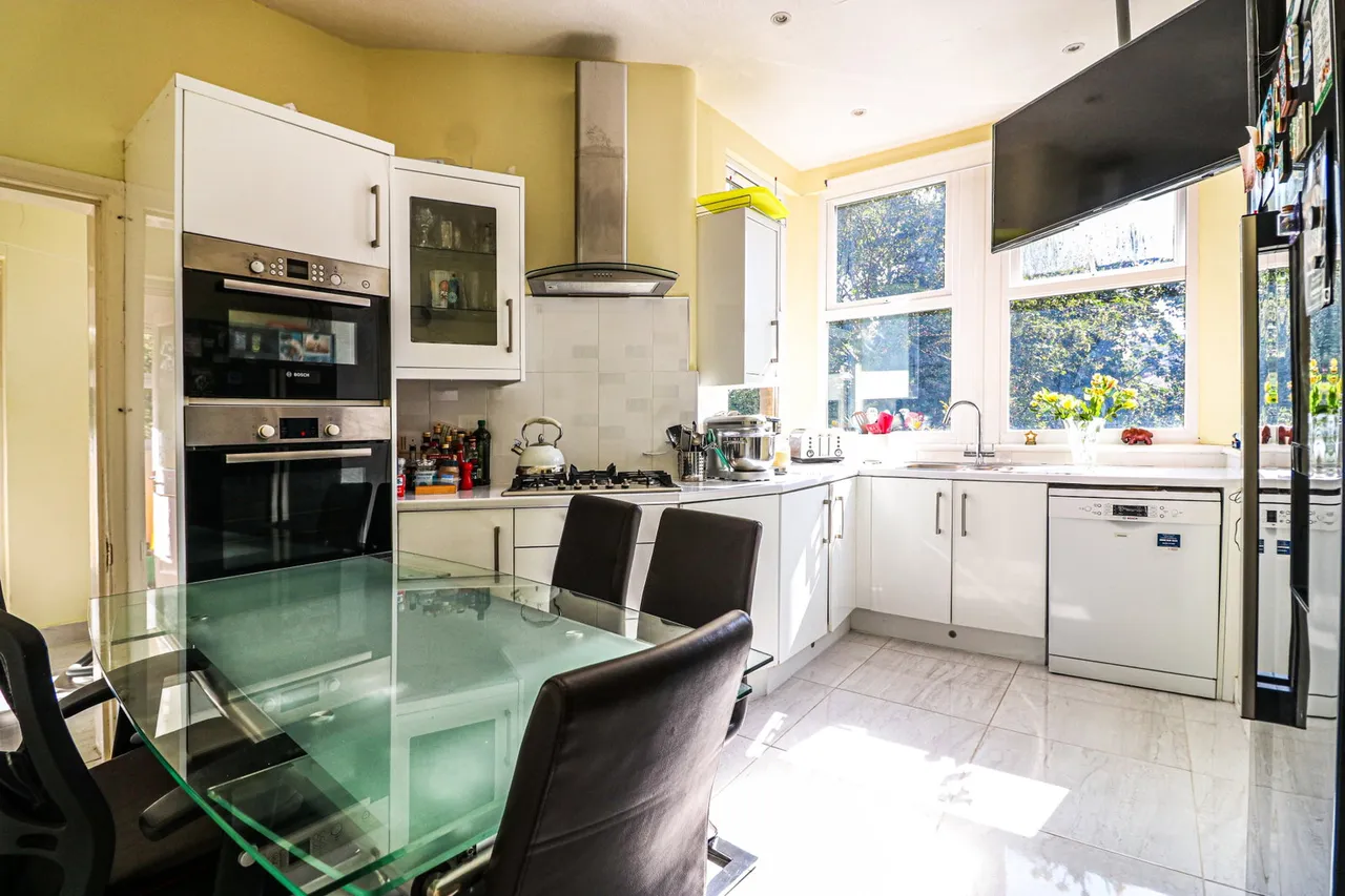 Hermitage Road, London, photo 3