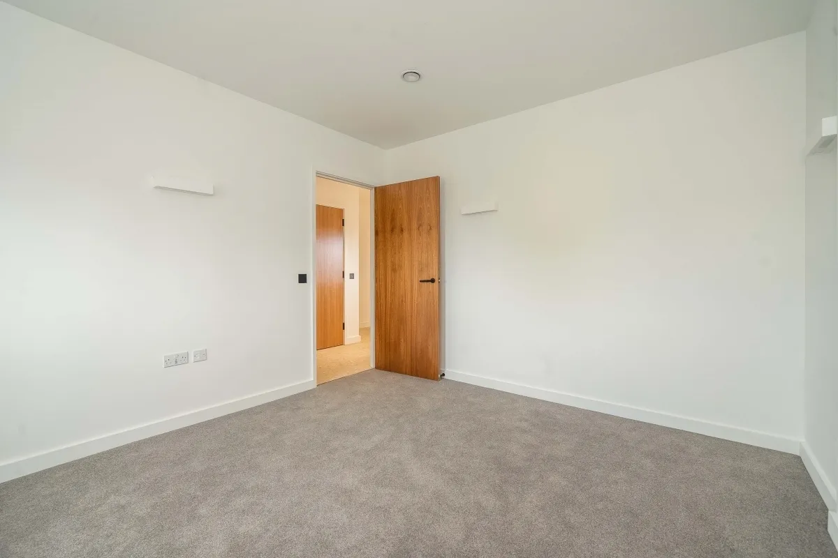 North Acton W3, photo 7