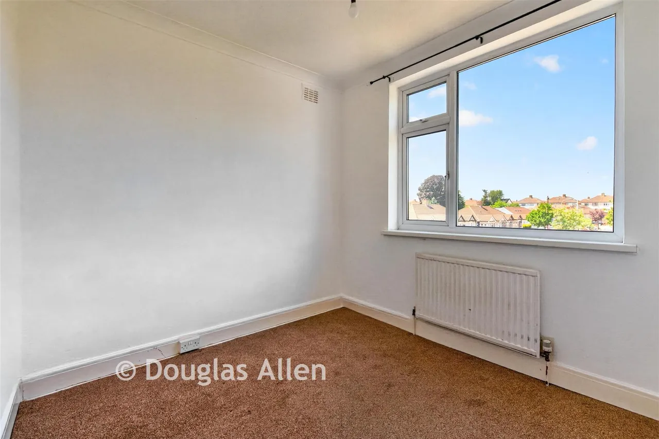 Crystal Avenue, Hornchurch, RM12, photo 8
