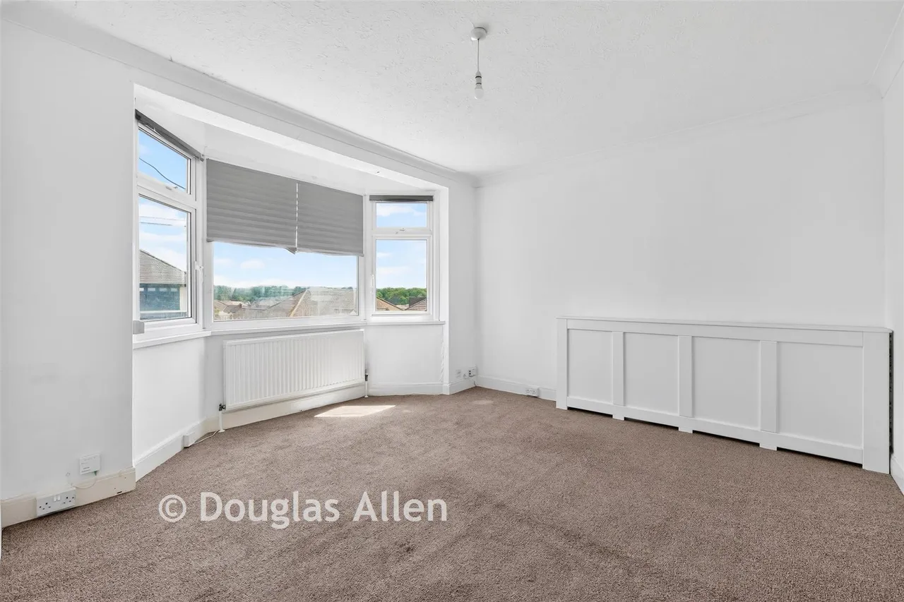 Crystal Avenue, Hornchurch, RM12, photo 3
