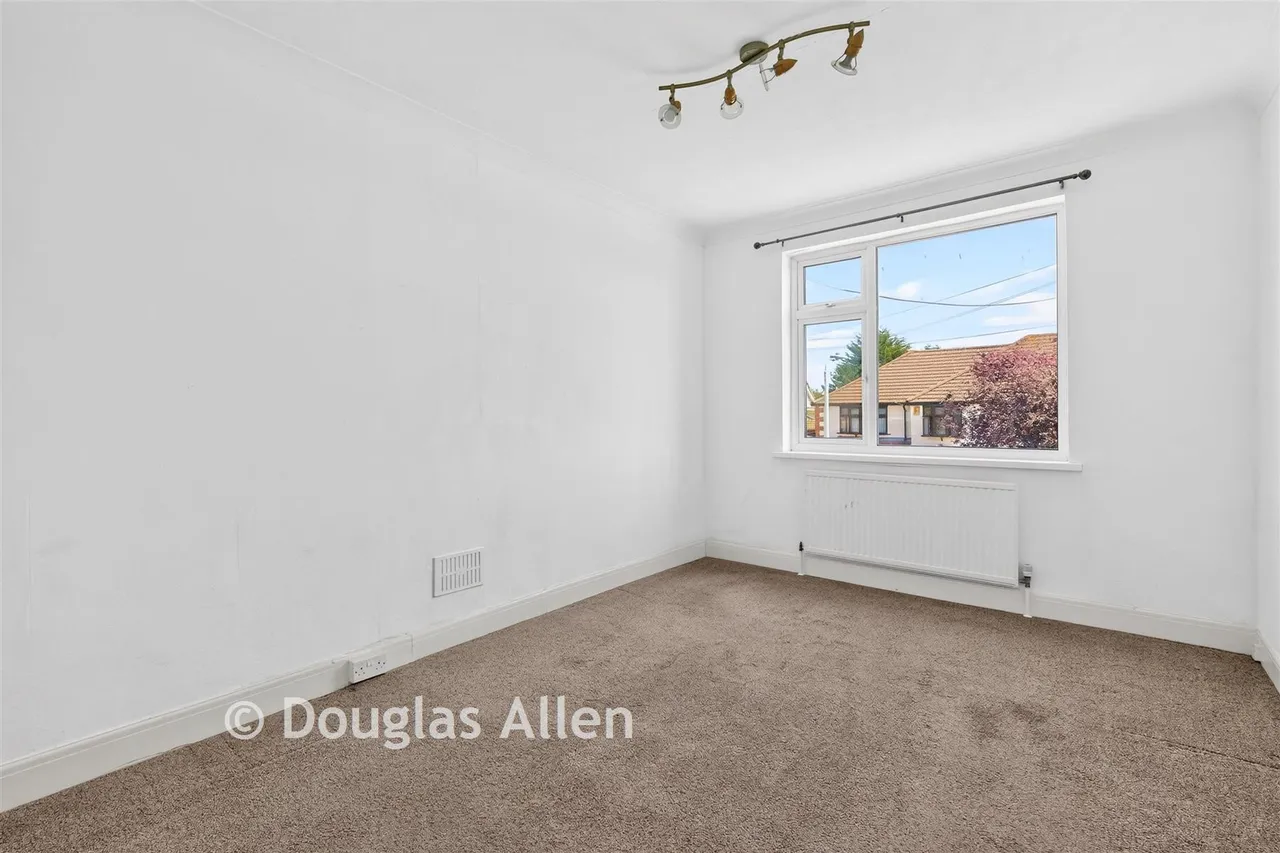 Crystal Avenue, Hornchurch, RM12, photo 6