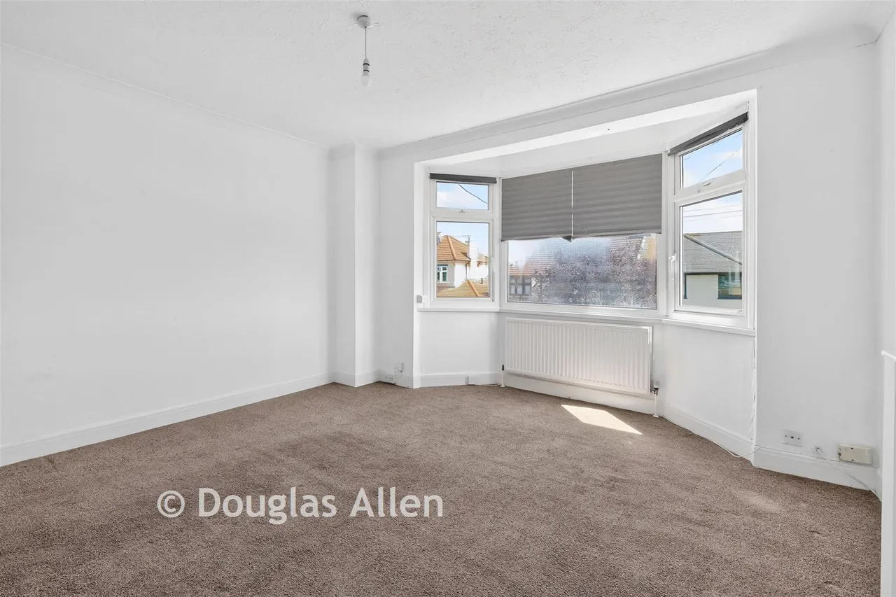 Crystal Avenue, Hornchurch, RM12, photo 4
