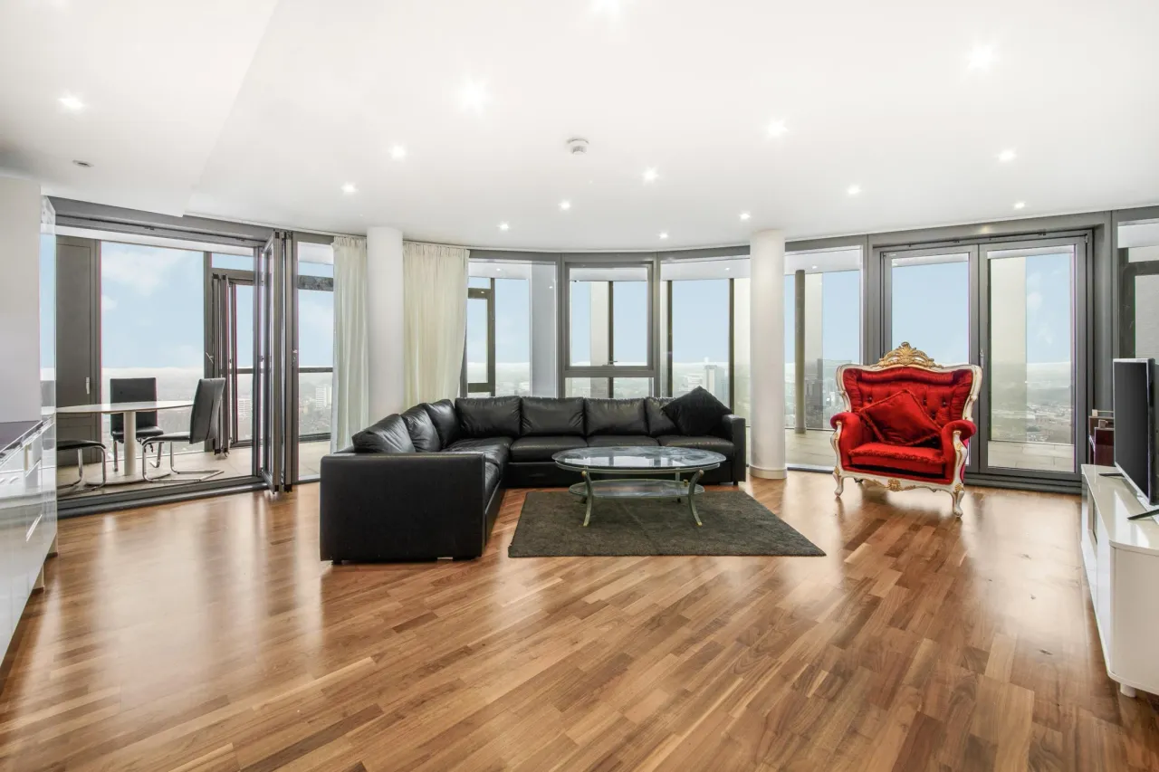 Ealing Road, Brentford, TW8, photo 4
