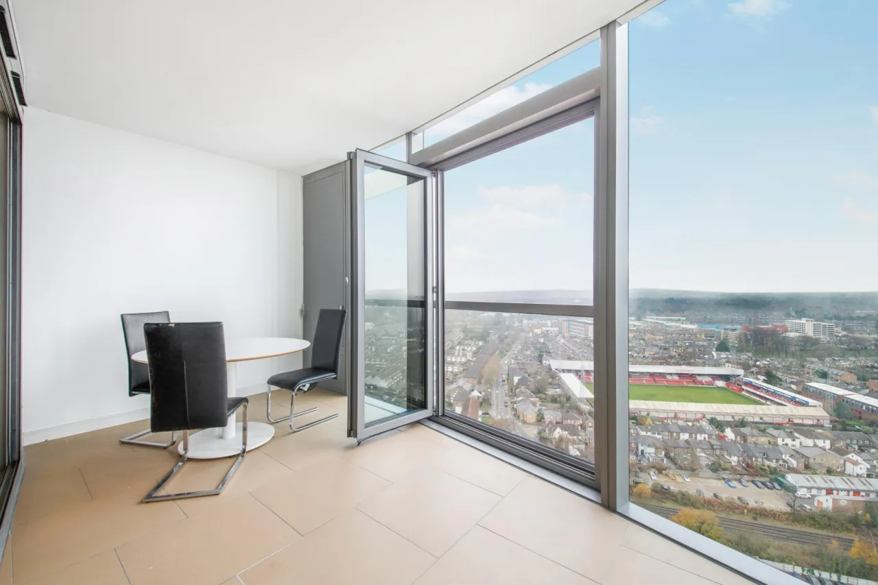 Ealing Road, Brentford, TW8, photo 9