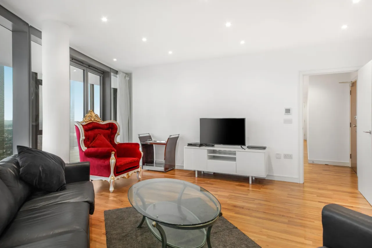 Ealing Road, Brentford, TW8, photo 6