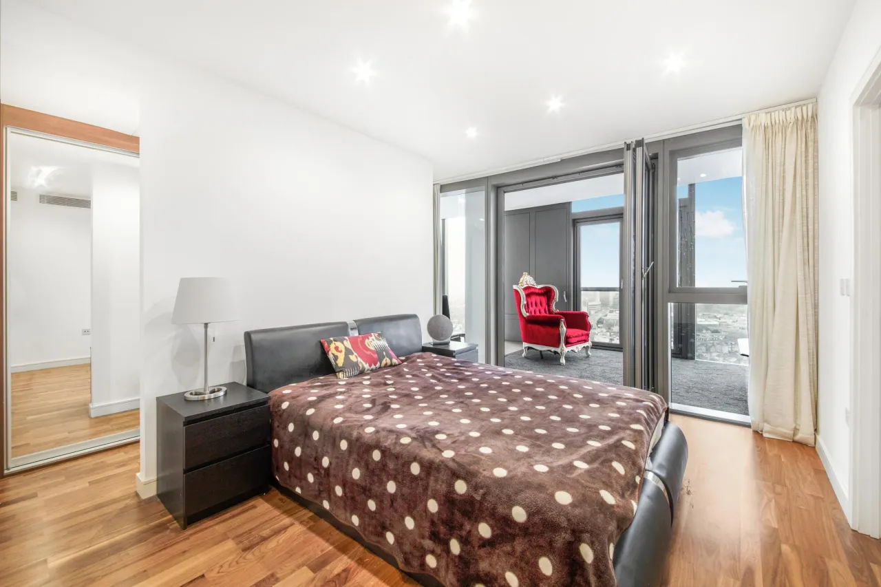 Ealing Road, Brentford, TW8, photo 15