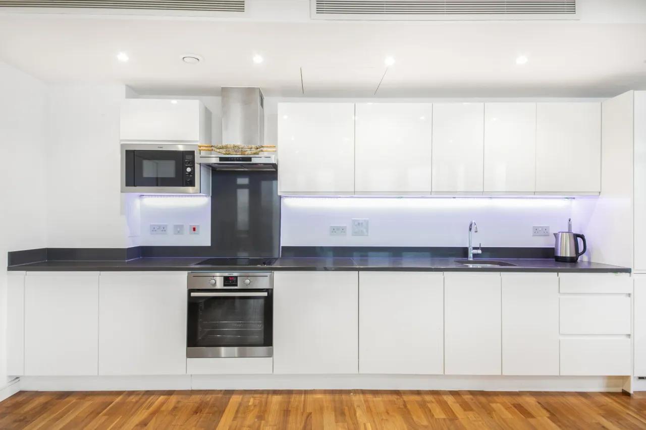 Ealing Road, Brentford, TW8, photo 8